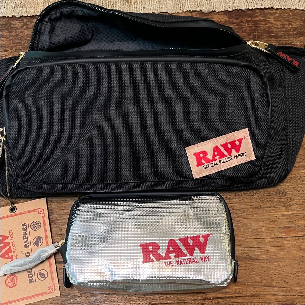 RAW smell proof sling bag - Picture 5 of 6